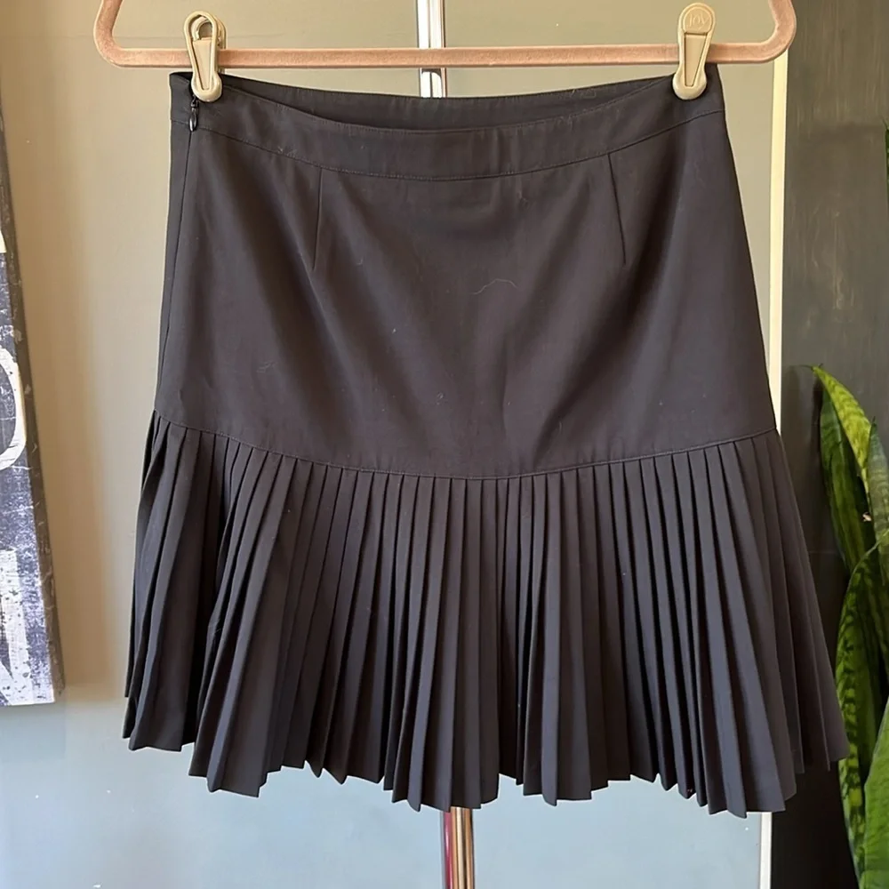 🥑Club Monaco pleated drop waist mini skirt black size 0 Tenniscore